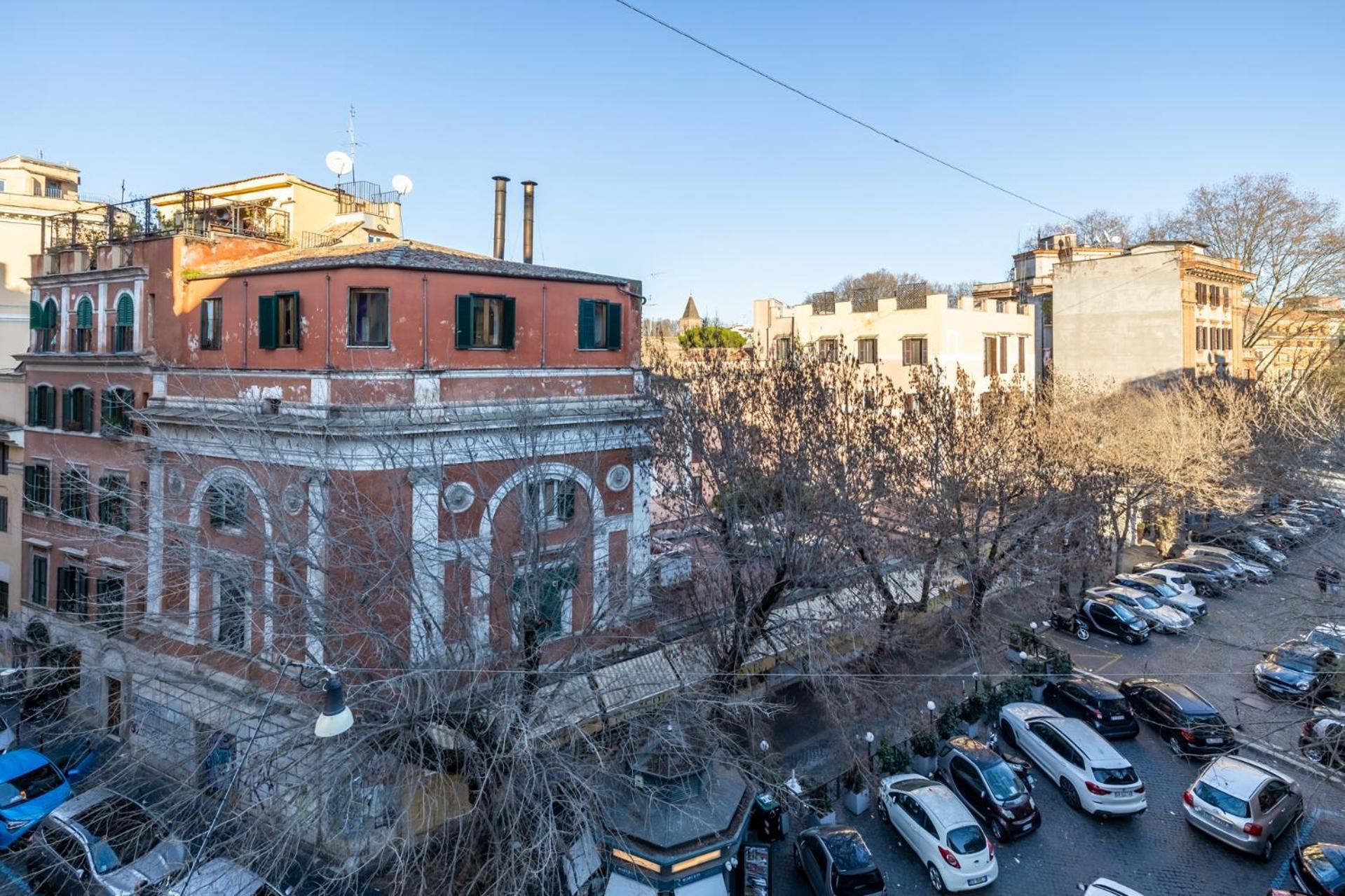 New Trastevere Home: Big, Elegant, Comfy Apartamento